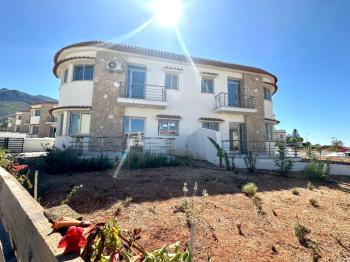 Kıbrıs Girne Çatalköy Eşyalı Deniz ve Dağ Manzaralı Satılık 3+1 Dubleks İkiz Villa