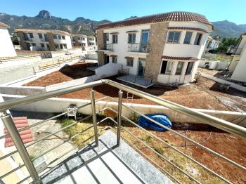 Kıbrıs Girne Çatalköy Eşyalı Deniz ve Dağ Manzaralı Satılık 3+1 Dubleks İkiz Villa