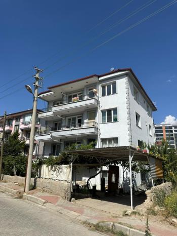 AFYON ÜÇOK EMLAKTAN ALİ İHSAN PAŞA MAH KİRALIK 3+1 TEMİZ BAKIMLI DAİRE