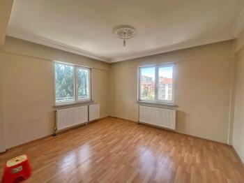 AFYON ÜÇOK EMLAKTAN ALİ İHSAN PAŞA MAH KİRALIK 3+1 TEMİZ BAKIMLI DAİRE