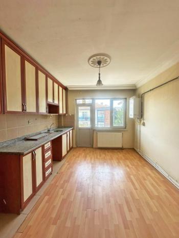 AFYON ÜÇOK EMLAKTAN ALİ İHSAN PAŞA MAH KİRALIK 3+1 TEMİZ BAKIMLI DAİRE