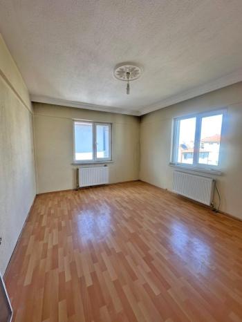 AFYON ÜÇOK EMLAKTAN ALİ İHSAN PAŞA MAH KİRALIK 3+1 TEMİZ BAKIMLI DAİRE