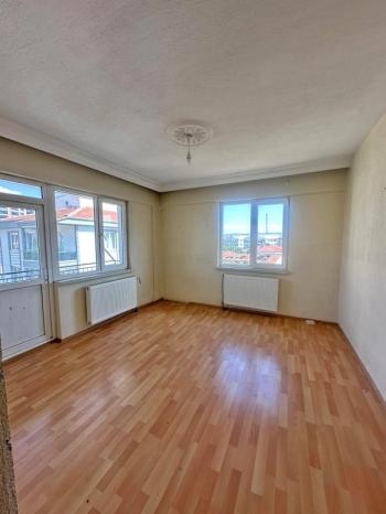 AFYON ÜÇOK EMLAKTAN ALİ İHSAN PAŞA MAH KİRALIK 3+1 TEMİZ BAKIMLI DAİRE