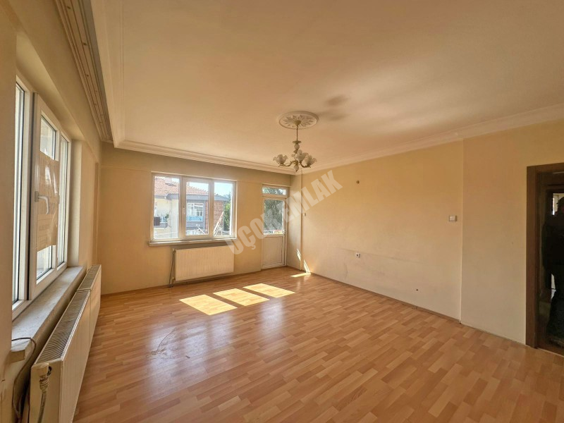 AFYON ÜÇOK EMLAKTAN ALİ İHSAN PAŞA MAH KİRALIK 3+1 TEMİZ BAKIMLI DAİRE