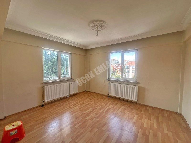 AFYON ÜÇOK EMLAKTAN ALİ İHSAN PAŞA MAH KİRALIK 3+1 TEMİZ BAKIMLI DAİRE