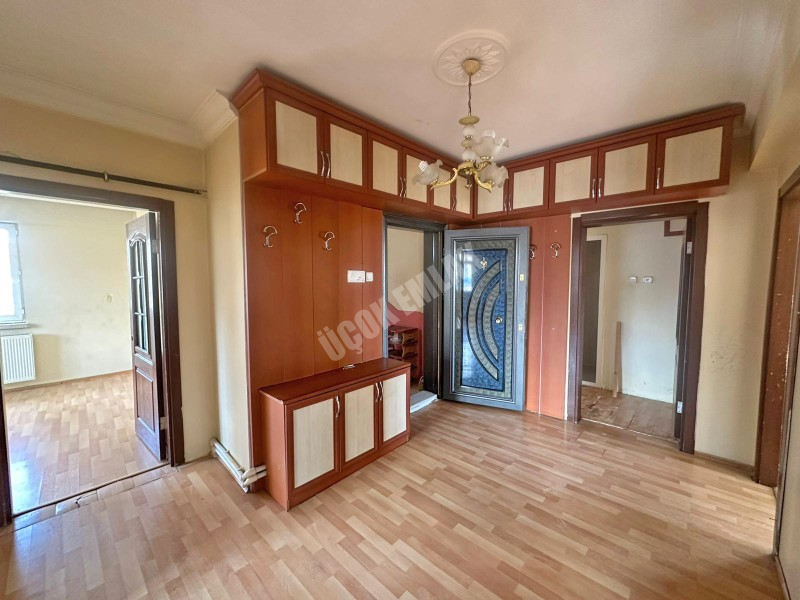 AFYON ÜÇOK EMLAKTAN ALİ İHSAN PAŞA MAH KİRALIK 3+1 TEMİZ BAKIMLI DAİRE