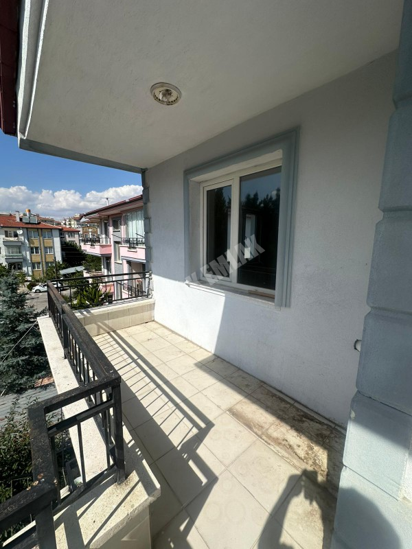 AFYON ÜÇOK EMLAKTAN ALİ İHSAN PAŞA MAH KİRALIK 3+1 TEMİZ BAKIMLI DAİRE