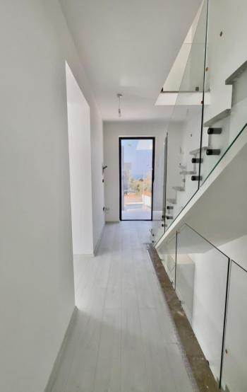 Kıbrıs Girne Ozanköy Bölgesinde Satılık 4+1 Havuzlu Türk Malı Tapulu Villa