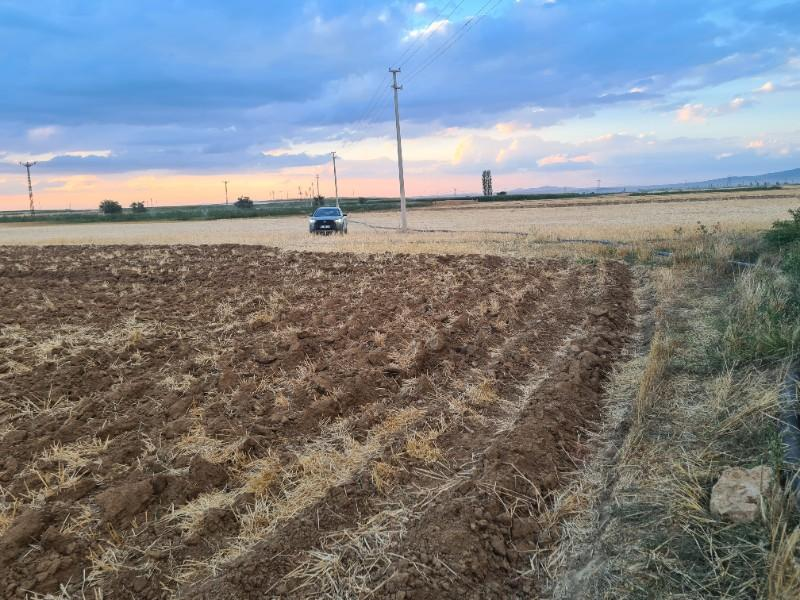 Karatlı  Hüyük  Çarıklı üçgeninde  14.5 dönüm satılık  tarla.