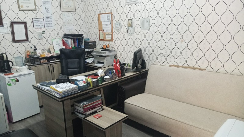 Çatalca merkezinde Devren Emlak eşyalı ofis kiralıktır.