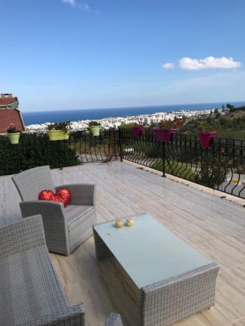 Girne Zeytinlik'de Full Eşyalı 3+1 Kiralık Villa