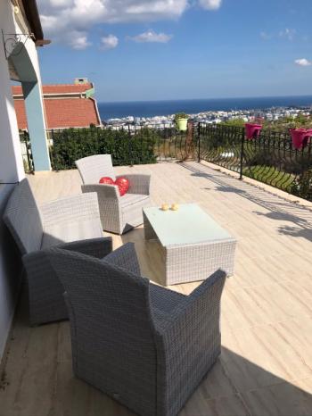 Girne Zeytinlik'de Full Eşyalı 3+1 Kiralık Villa