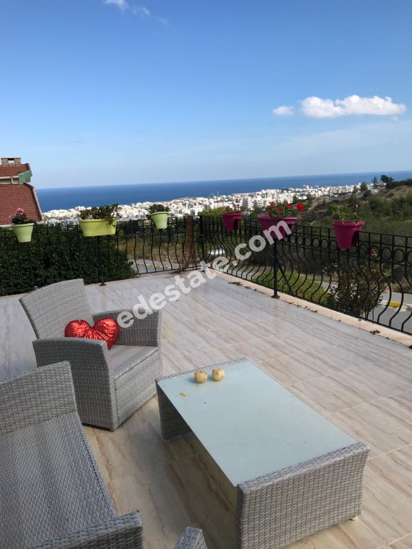 Girne Zeytinlik'de Full Eşyalı 3+1 Kiralık Villa