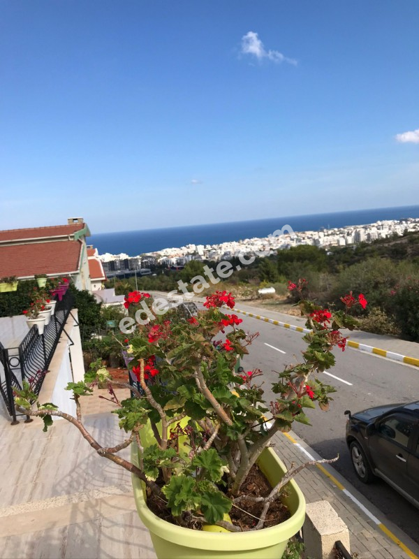 Girne Zeytinlik'de Full Eşyalı 3+1 Kiralık Villa