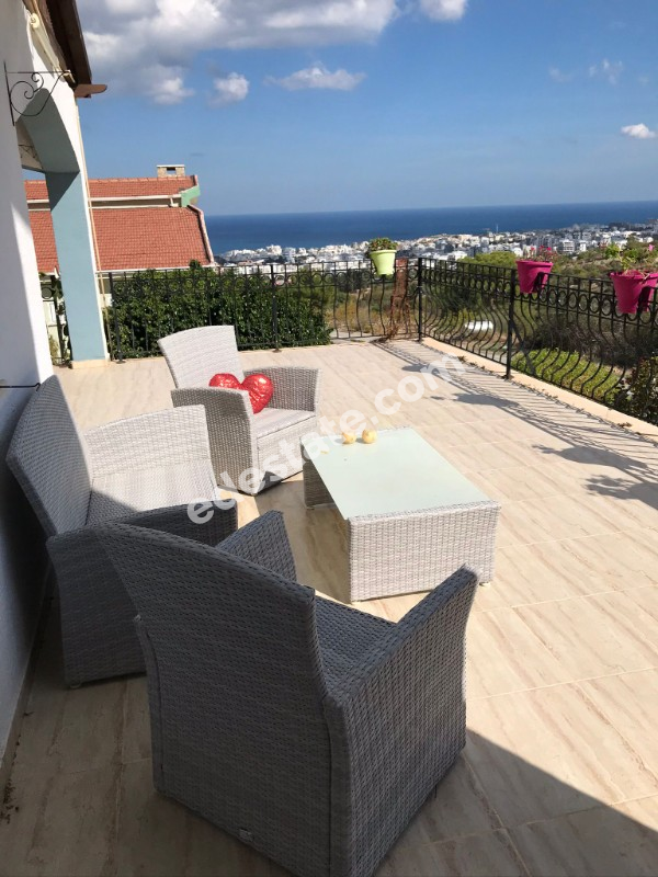 Girne Zeytinlik'de Full Eşyalı 3+1 Kiralık Villa
