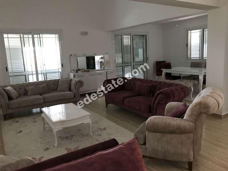 Girne Zeytinlik'de Full Eşyalı 3+1 Kiralık Villa