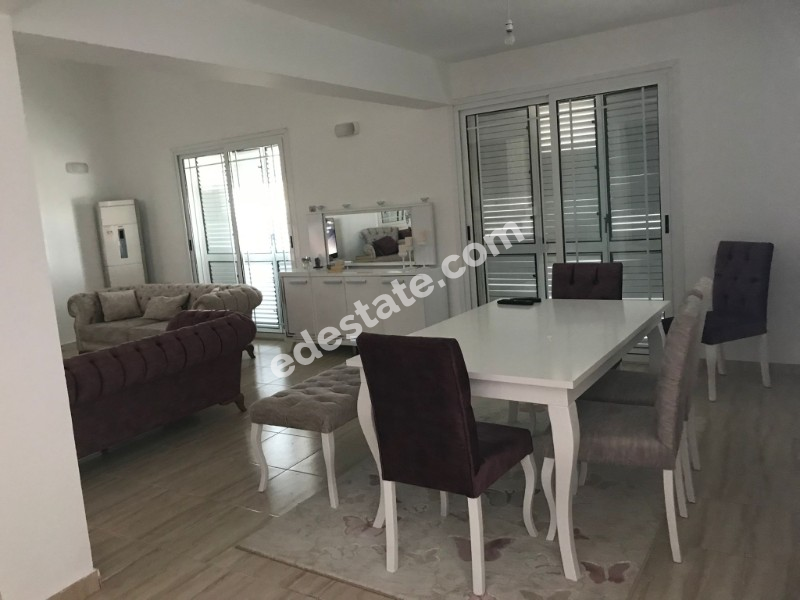 Girne Zeytinlik'de Full Eşyalı 3+1 Kiralık Villa