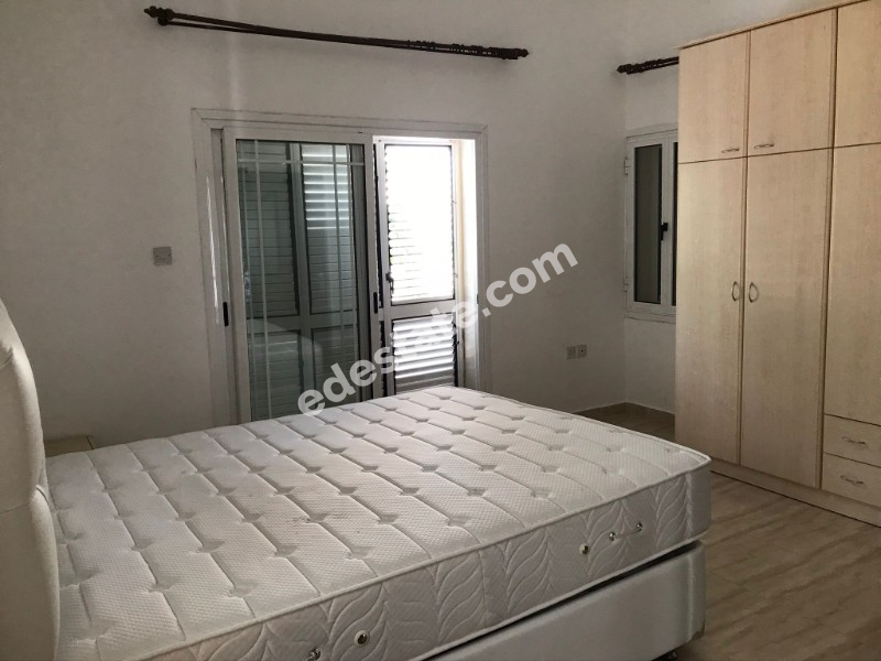 Girne Zeytinlik'de Full Eşyalı 3+1 Kiralık Villa