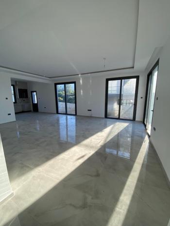 Kıbrıs Girne Ozanköy Bölgesinde Satılık 4+1 Havuzlu Türk Malı Tapulu Villa