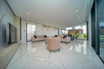 Kıbrıs Girne Alsancak'da Kiralık Lüks 3+1 Havuzlu Villa