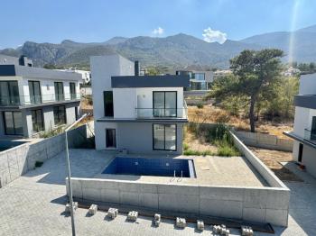 Kıbrıs Girne Ozanköy Bölgesinde Satılık 4+1 Havuzlu Türk Malı Tapulu Villa