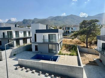 Kıbrıs Girne Ozanköy Bölgesinde Satılık 4+1 Havuzlu Türk Malı Tapulu Villa