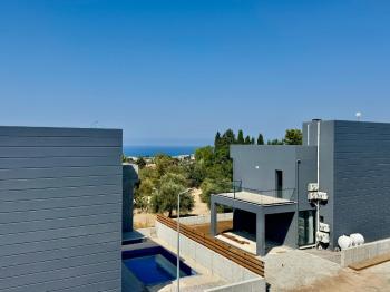 Kıbrıs Girne Ozanköy Bölgesinde Satılık 4+1 Havuzlu Türk Malı Tapulu Villa