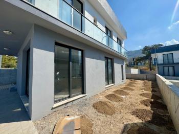 Kıbrıs Girne Ozanköy Bölgesinde Satılık 4+1 Havuzlu Türk Malı Tapulu Villa