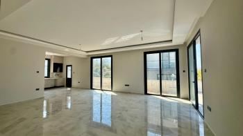 Kıbrıs Girne Ozanköy Bölgesinde Satılık 4+1 Havuzlu Türk Malı Tapulu Villa