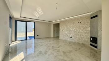 Kıbrıs Girne Ozanköy Bölgesinde Satılık 4+1 Havuzlu Türk Malı Tapulu Villa