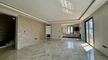 Kıbrıs Girne Ozanköy Bölgesinde Satılık 4+1 Havuzlu Türk Malı Tapulu Villa