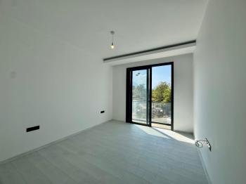 Kıbrıs Girne Ozanköy Bölgesinde Satılık 4+1 Havuzlu Türk Malı Tapulu Villa