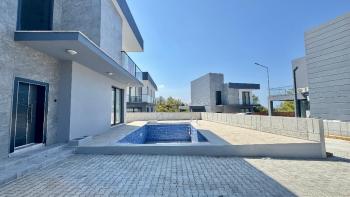 Girne Ozanköy de Türk Malı Tapulu, 4+1 En-Suite ve Özel Havuzlu Lüks Villa