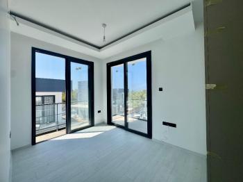 Girne Ozanköy de Türk Malı Tapulu, 4+1 En-Suite ve Özel Havuzlu Lüks Villa