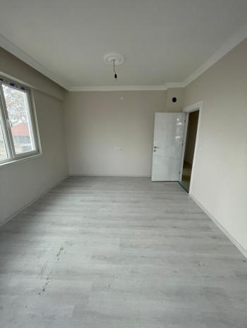 AFYON ÜÇOK EMLAKTAN MAREŞAL F ÇAKMAK MAH KİRALIK 3+1 SIFIR AYARINDA DAİRE