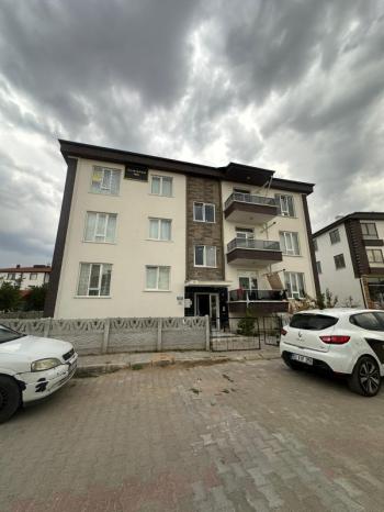 AFYON ÜÇOK EMLAKTAN MAREŞAL F ÇAKMAK MAH KİRALIK 3+1 SIFIR AYARINDA DAİRE