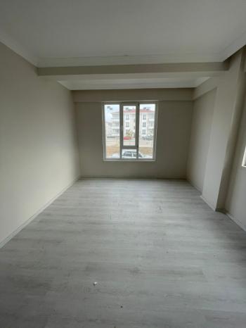 AFYON ÜÇOK EMLAKTAN MAREŞAL F ÇAKMAK MAH KİRALIK 3+1 SIFIR AYARINDA DAİRE