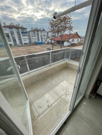 AFYON ÜÇOK EMLAKTAN MAREŞAL F ÇAKMAK MAH KİRALIK 3+1 SIFIR AYARINDA DAİRE