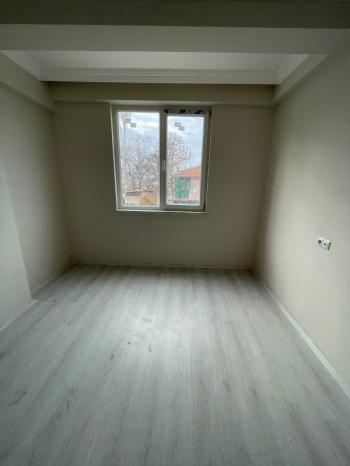 AFYON ÜÇOK EMLAKTAN MAREŞAL F ÇAKMAK MAH KİRALIK 3+1 SIFIR AYARINDA DAİRE