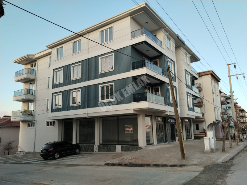 AFYON ÜÇOK EMLAKTAN ESENTEPE MAH SATILIK SIFIR GENİŞ FIRSAT DÜKKANLAR