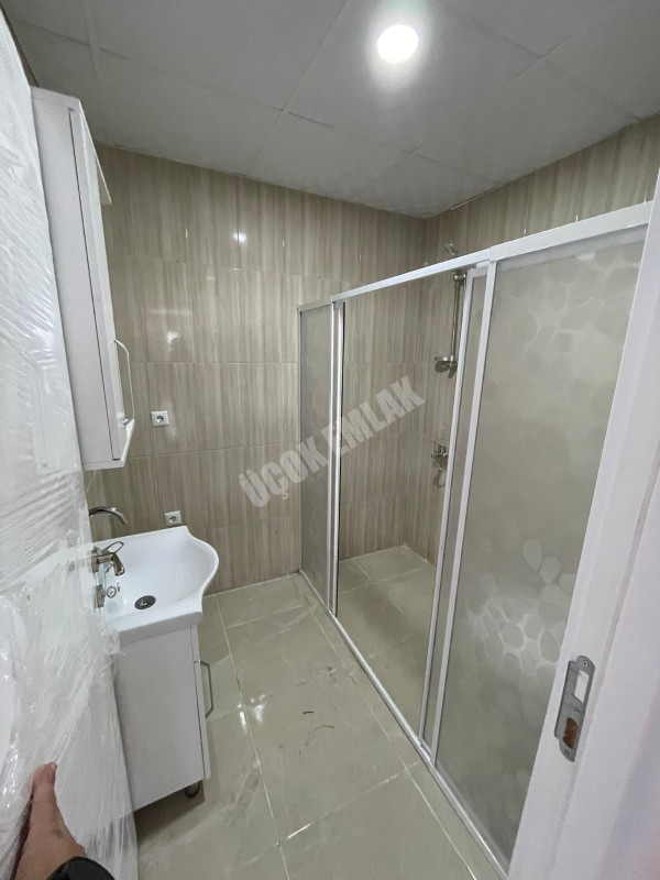 AFYON ÜÇOK EMLAKTAN MAREŞAL F ÇAKMAK MAH KİRALIK 3+1 SIFIR AYARINDA DAİRE