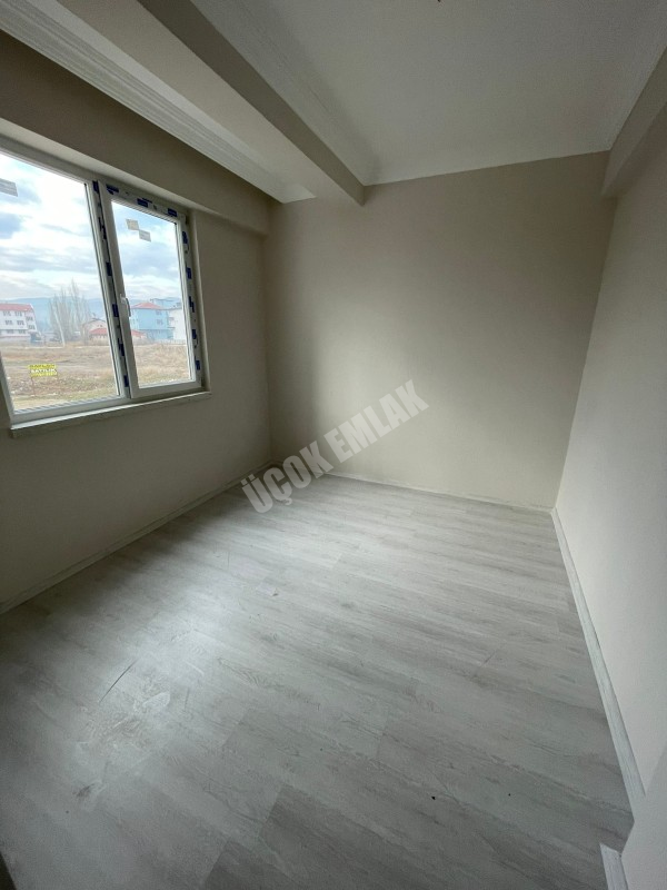 AFYON ÜÇOK EMLAKTAN MAREŞAL F ÇAKMAK MAH KİRALIK 3+1 SIFIR AYARINDA DAİRE