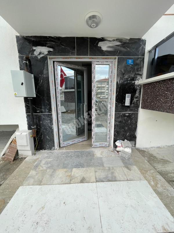 AFYON ÜÇOK EMLAKTAN MAREŞAL F ÇAKMAK MAH KİRALIK 3+1 SIFIR AYARINDA DAİRE