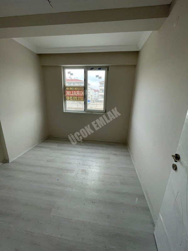 AFYON ÜÇOK EMLAKTAN MAREŞAL F ÇAKMAK MAH KİRALIK 3+1 SIFIR AYARINDA DAİRE