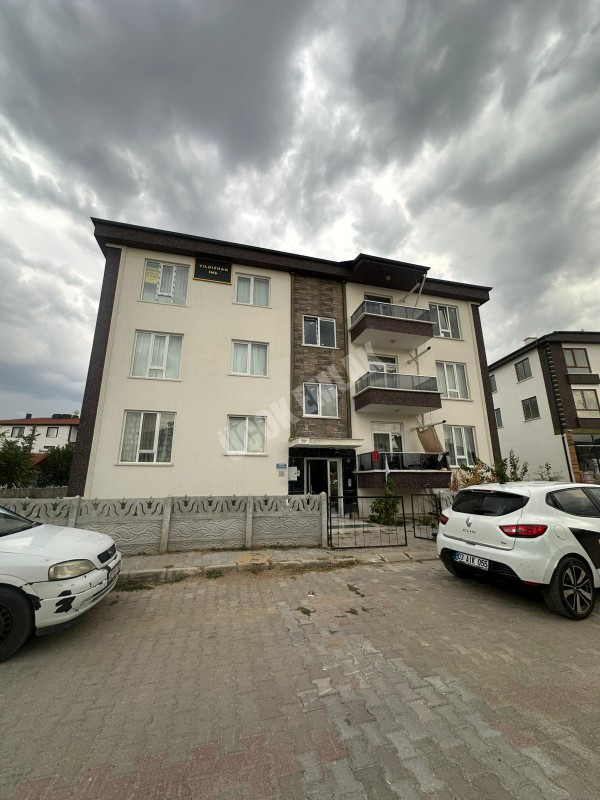 AFYON ÜÇOK EMLAKTAN MAREŞAL F ÇAKMAK MAH KİRALIK 3+1 SIFIR AYARINDA DAİRE