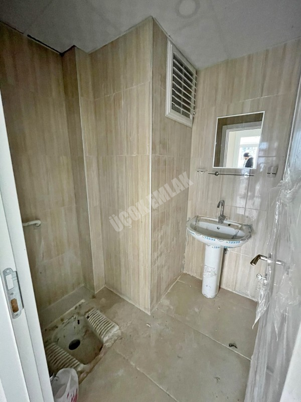 AFYON ÜÇOK EMLAKTAN MAREŞAL F ÇAKMAK MAH KİRALIK 3+1 SIFIR AYARINDA DAİRE