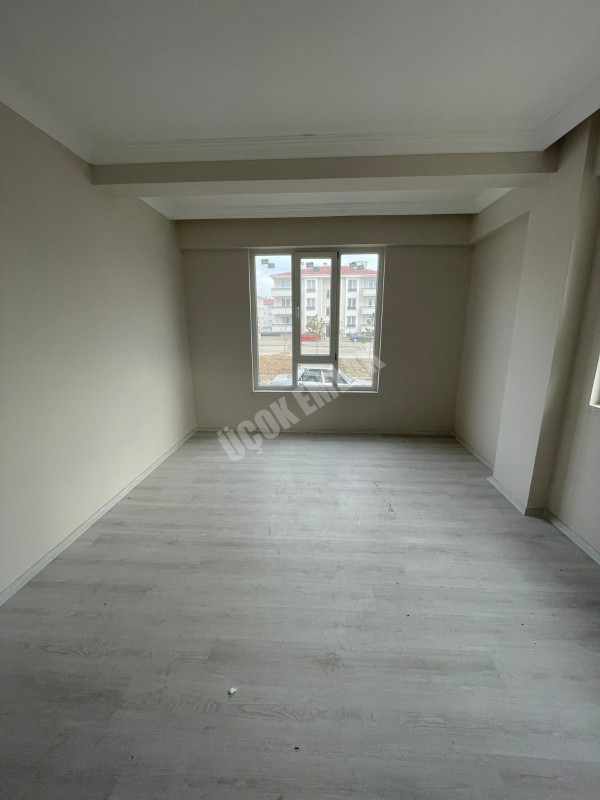 AFYON ÜÇOK EMLAKTAN MAREŞAL F ÇAKMAK MAH KİRALIK 3+1 SIFIR AYARINDA DAİRE