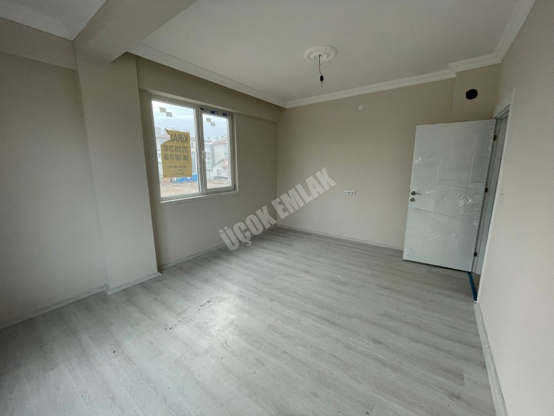 AFYON ÜÇOK EMLAKTAN MAREŞAL F ÇAKMAK MAH KİRALIK 3+1 SIFIR AYARINDA DAİRE