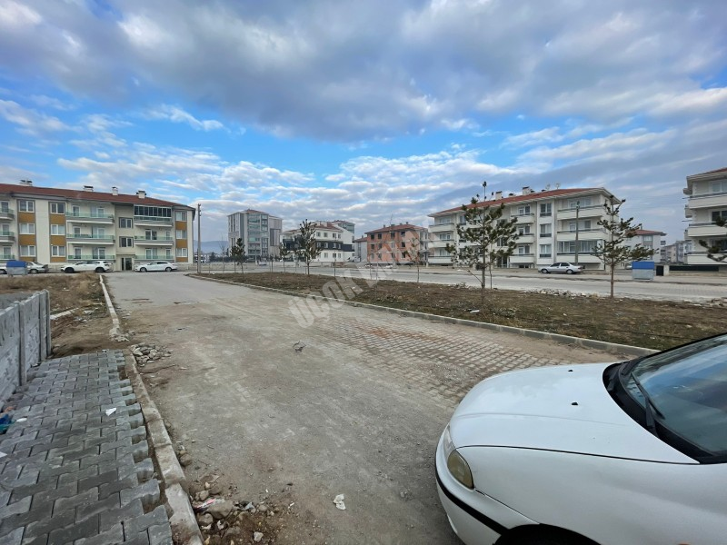 AFYON ÜÇOK EMLAKTAN MAREŞAL F ÇAKMAK MAH KİRALIK 3+1 SIFIR AYARINDA DAİRE