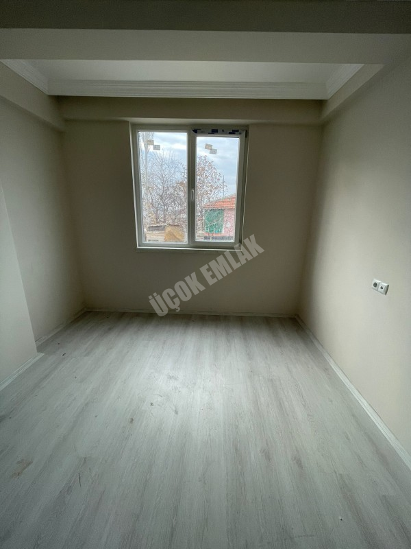 AFYON ÜÇOK EMLAKTAN MAREŞAL F ÇAKMAK MAH KİRALIK 3+1 SIFIR AYARINDA DAİRE